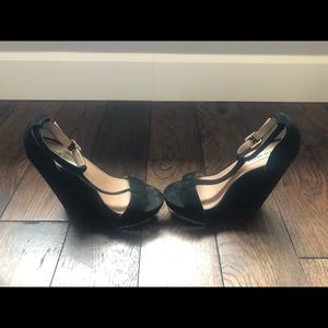 Steve Madden Black Wedges